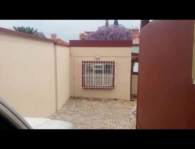 10 BEDROOM HOUSE FOR SALE IN BELLEVUE